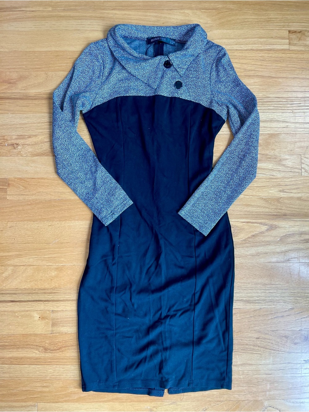 Homeyee Black Dress with Gray Herringbone Top
